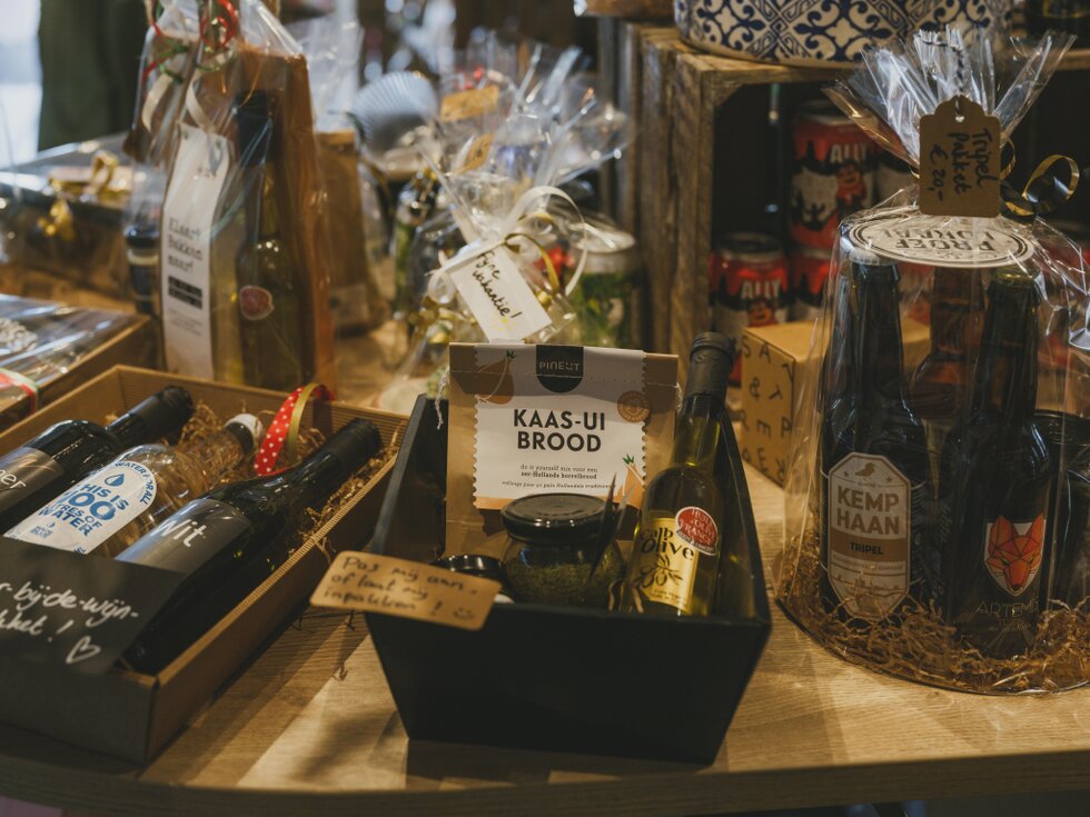Zakelijke kerstpakketten met houten cadeaus