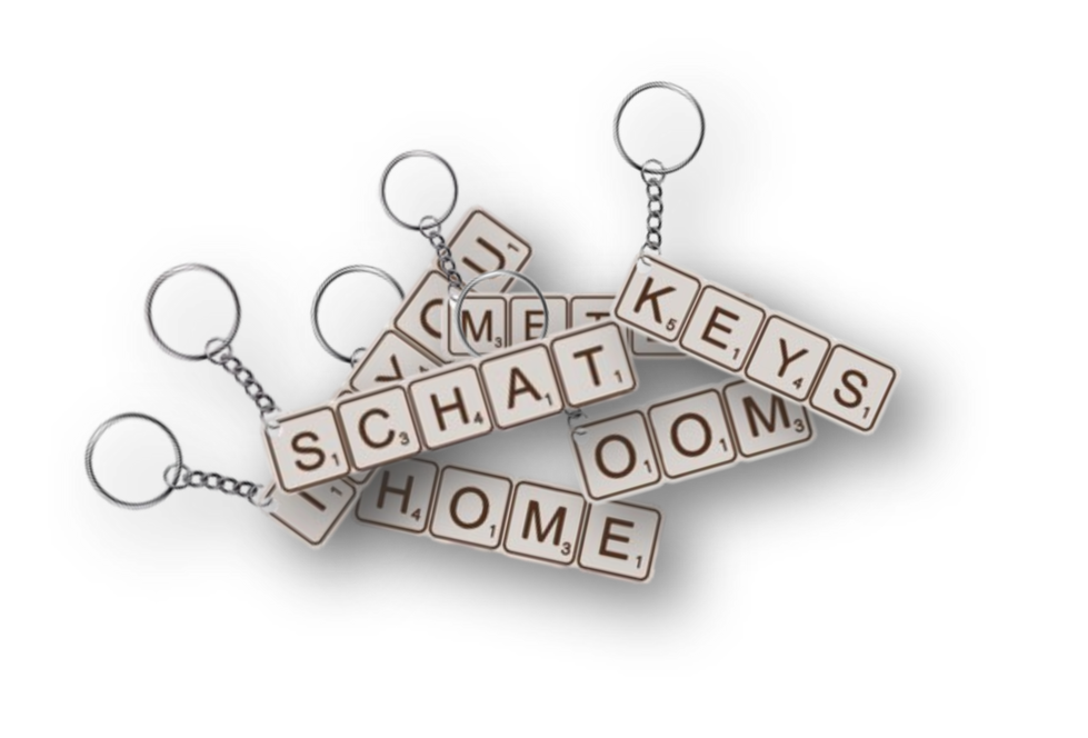 Assortiment kleine houten relatiegeschenken en sleutelhangers